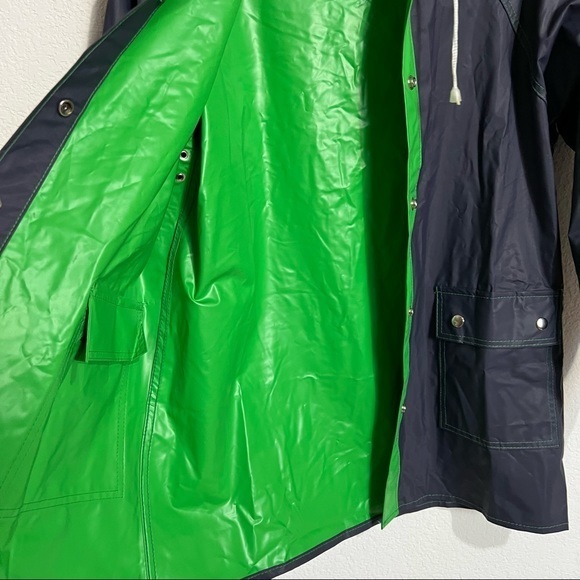Vintage Vinyl Apple Green & Navy Retro Raincoat with Hood Drawstring Like New  M - Picture 10 of 16